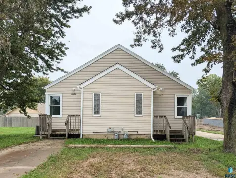 Renovated Duplex with Basement