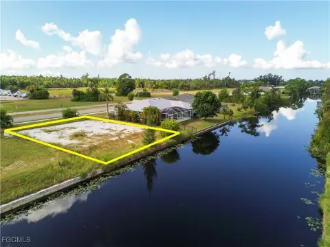 Waterfront Lot in Cape Coral