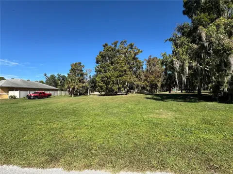 Vacant Lot Near Lake Pierce