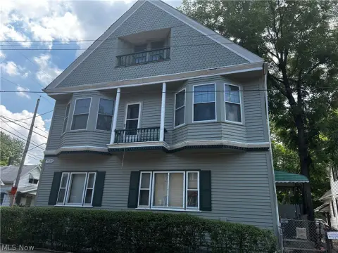 Duplex with In-Suite Laundry