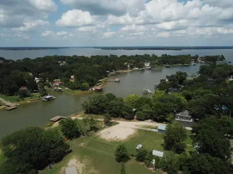 Waterfront Homesite Near Boat Ramp