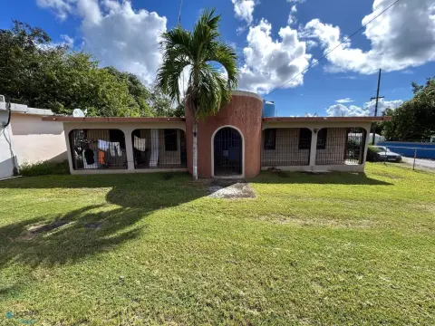 Mixed-Use Property in Ceiba