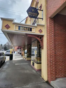Honey-Themed Retail Storefront