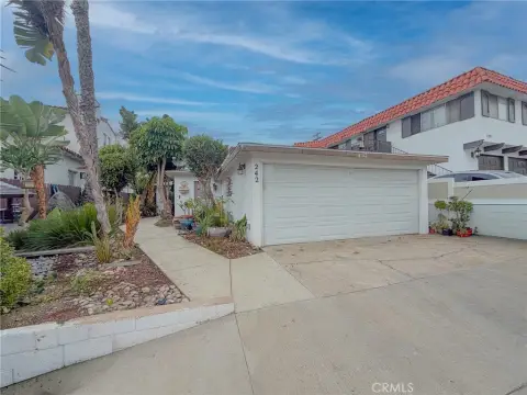 Renovated Duplex Unit with Private Yard