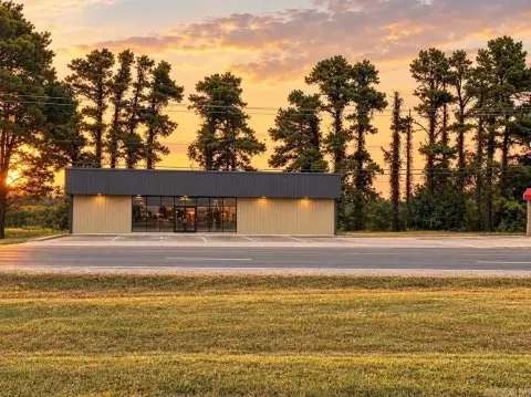 Storefront Building with Highway Exposure