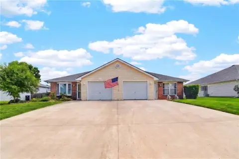 Half Duplex with Fenced Backyard