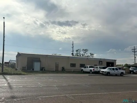 Auto Shop with Indoor Vehicle Storage
