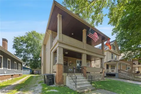 Up-Down Duplex with Detached Garage