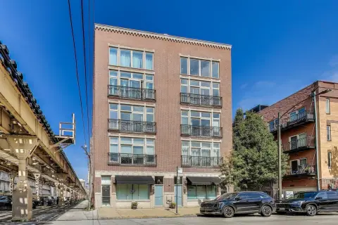 Versatile Commercial Space in South Loop