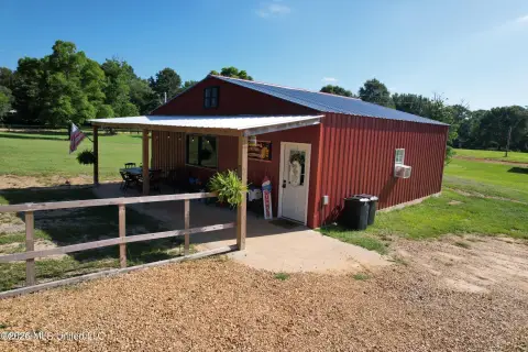 Restaurant Building on Acreage