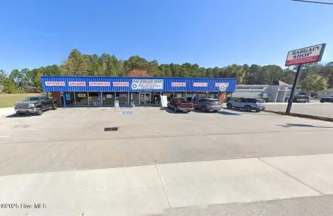 Corner-Lot Flex Space