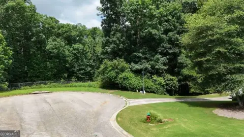 Acreage Lot in Cul-de-Sac