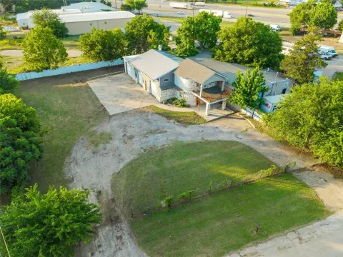 Versatile Auto Repair Flex Building