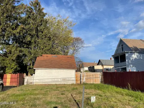 Vacant Lot in Bellevue Neighborhood
