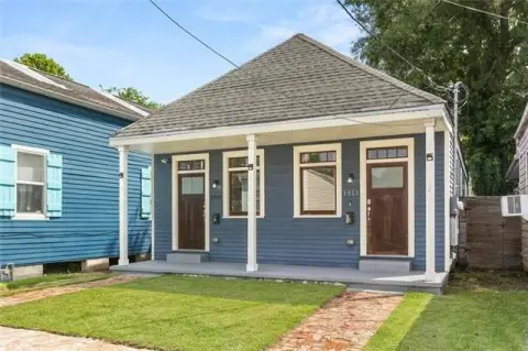 Renovated Duplex with In-Unit Laundry