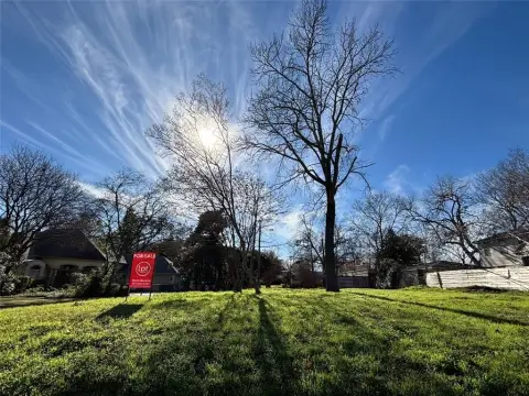 Vacant Corner Lot in Dallas