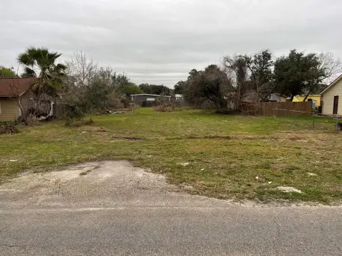Oversized Residential Lot in Aransas