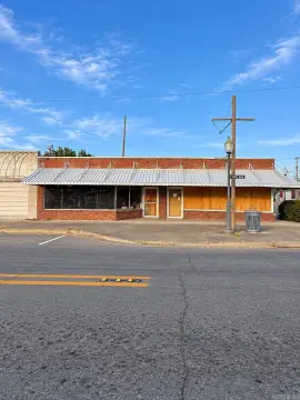 Flexible Storefront Building