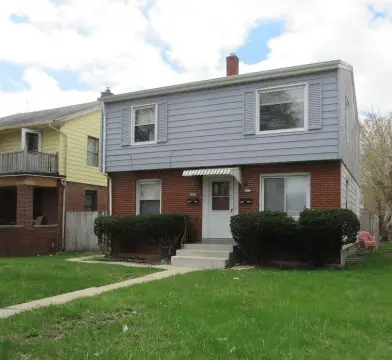 Milwaukee Duplex with Solid Brick