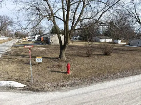 Corner Lot in Pittsfield, Illinois