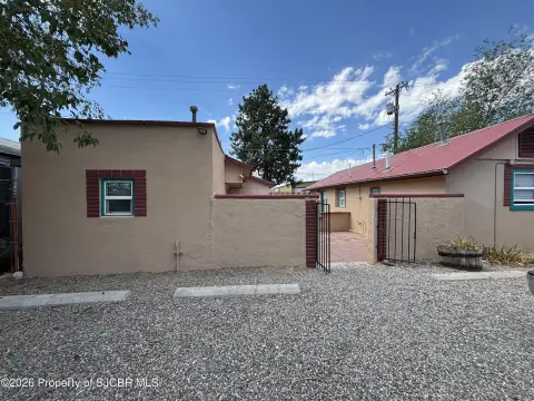 Furnished Duplex with Courtyard Entry
