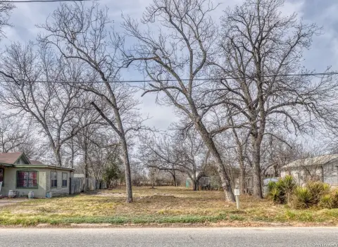 Uvalde City Lot For Sale