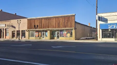 Versatile Mixed-Use Building in Del Norte