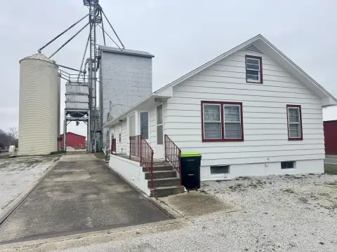 Commercial Property in Wapella, IL