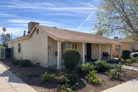Commercially Zoned Live-Work Home