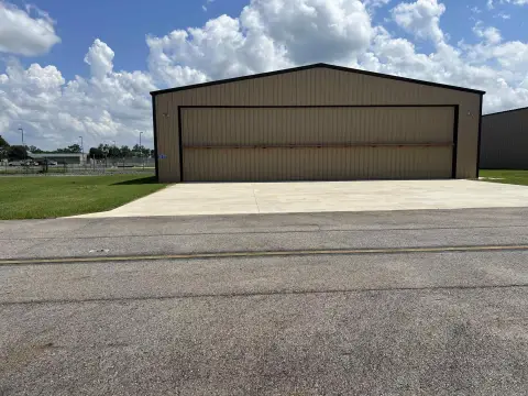 Searcy Airport Hangar for Lease