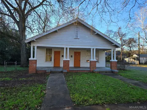Duplex With Fenced Yards