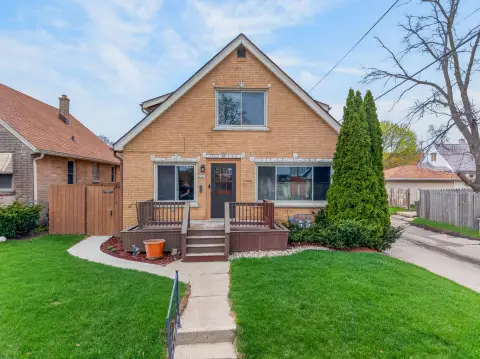 Milwaukee Brick Duplex with Garage