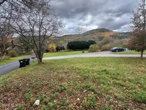 Land in Peaceful Petersburgh