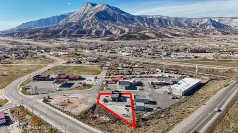 Updated Flex/Industrial Property