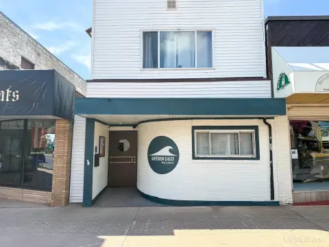 Mixed-Use Retail and Apartment Building