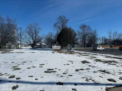 Land on Main Street, Shirley