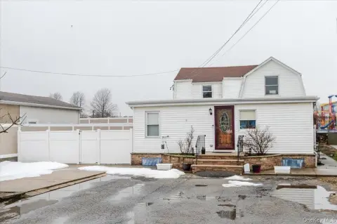 Versatile Income-Producing Multi-Family Property