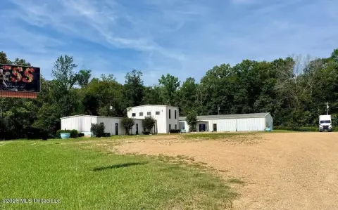Versatile Commercial Property on I-55