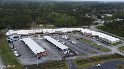 Self Storage Facility with Small Bays