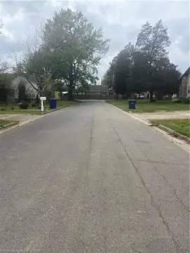 Residential Lot Backing Woodland Park