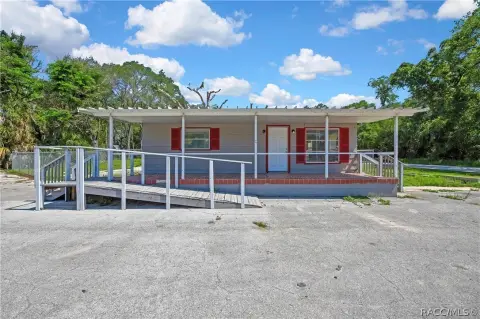Commercial Rental on Busy Highway