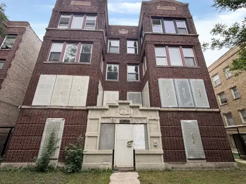 6-Unit Apartment Building