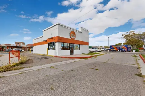 Drive-Through Restaurant with Kitchen