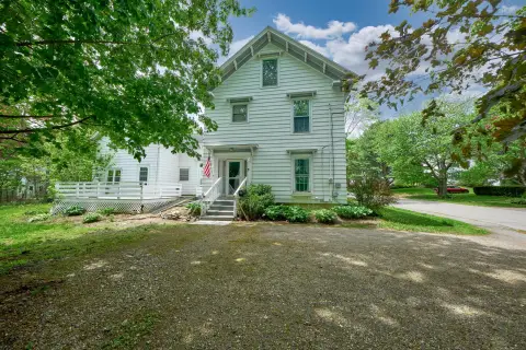 New England Residence with Income Potential