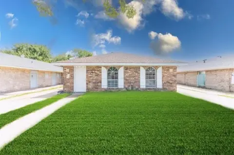 Well-Maintained Duplex with Separate Utilities