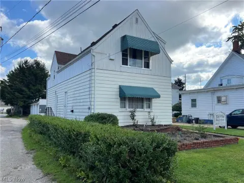 Mixed-Use Property with Apartment
