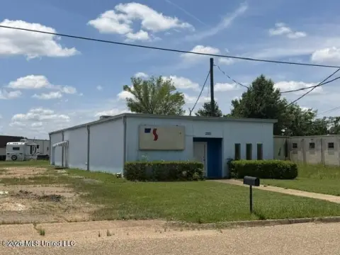 Flex Warehouse with Roll-Up Door