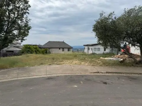 Residential Lot in Fountaingrove