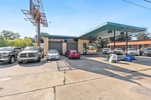 Automotive Building with Workshop