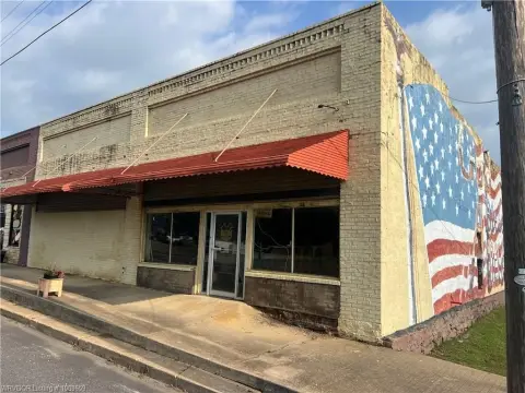 Commercial Building in Magazine, AR